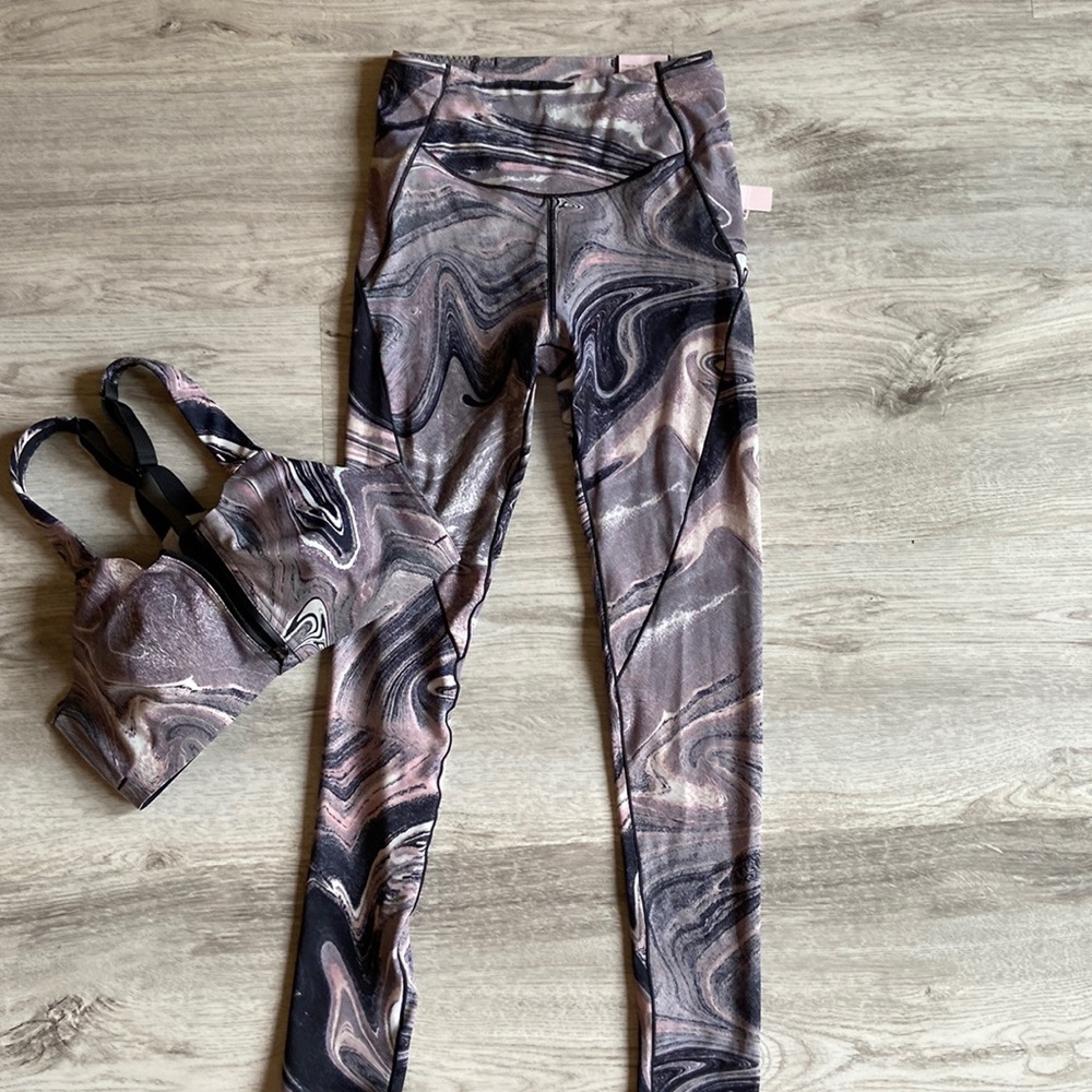 NWT brand new Victorias Secret work out set!